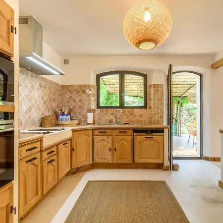 Villa - 250 M - 5 Bedrooms - Pool - St Tropez Gulf Villa *